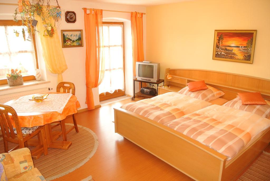 Haus Am Waldrand - Ferienwohnung Augustin غرافناو المظهر الخارجي الصورة